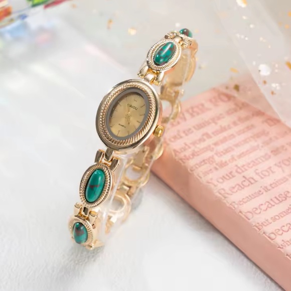 Vintage Green Turquoise Oval Gold Bracelet Watch - Picture 2 of 7